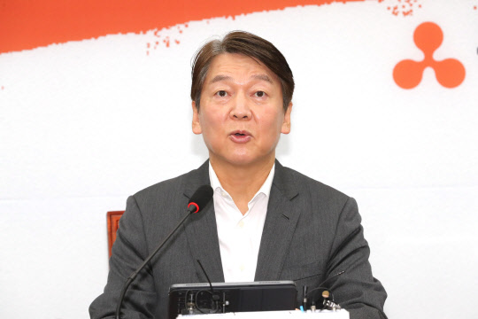 국민의당 안철수 대표가 23일 오전 서울 여의도 국회에서 열린 최고위원회의에서 발언하고 있다.   연합